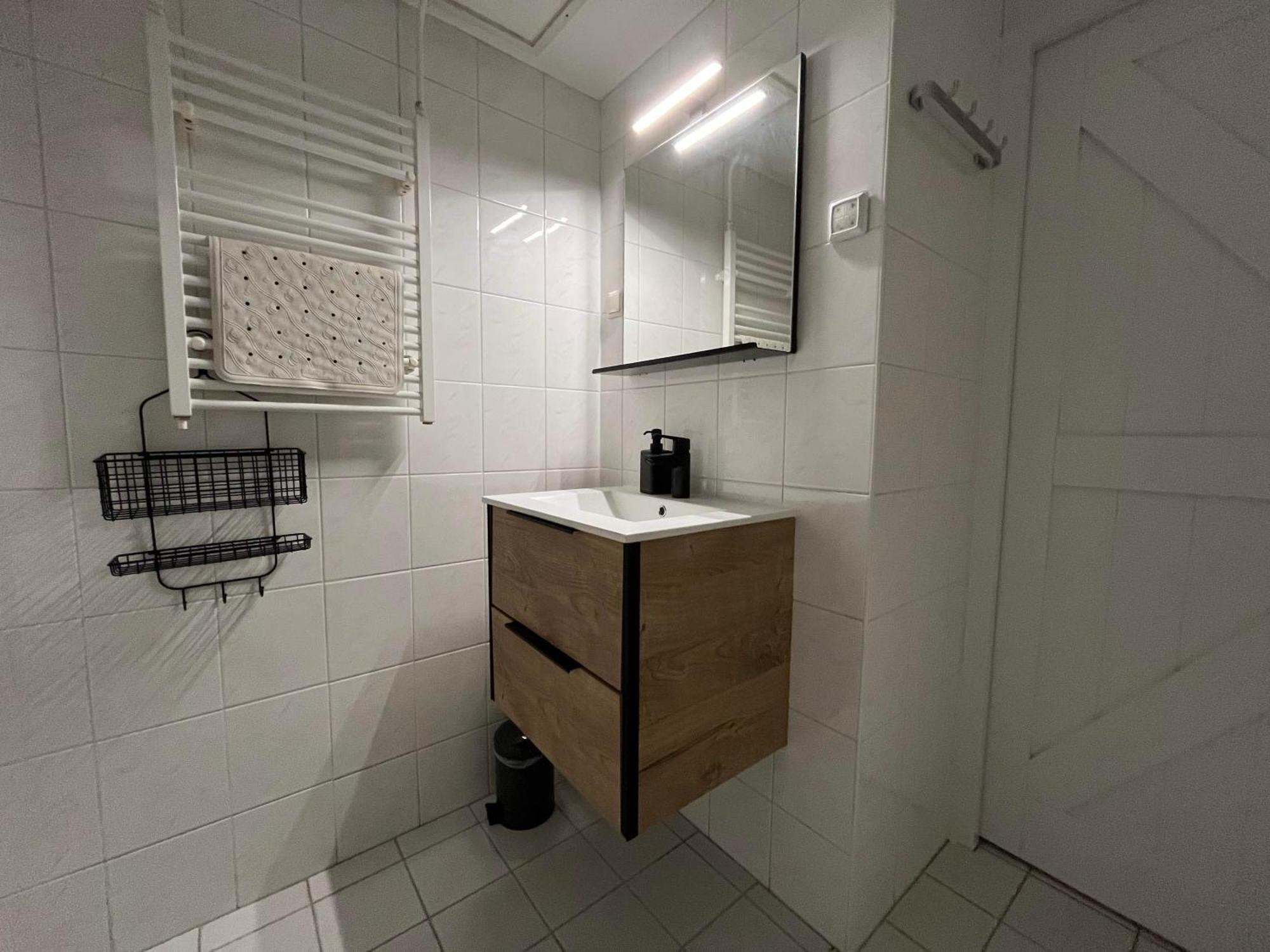 It Gasthus Apartment Baaiduinen Ngoại thất bức ảnh
